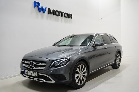 Mercedes-Benz E220 2 of 26