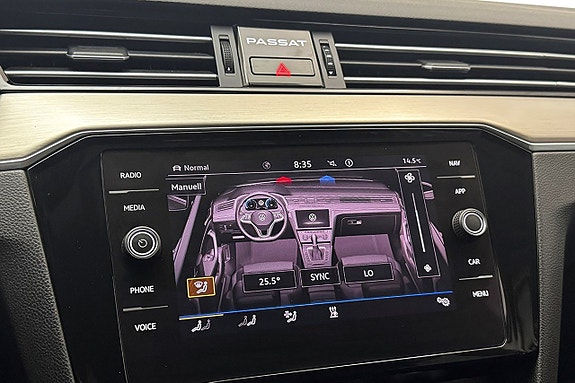 Volkswagen Passat 24 of 30