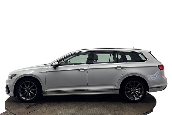 Volkswagen Passat 10 of 30