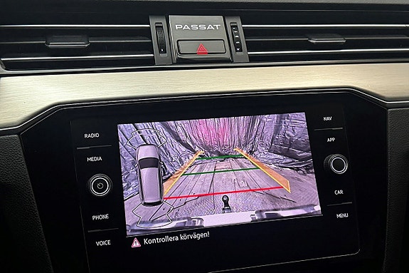 Volkswagen Passat 23 of 30