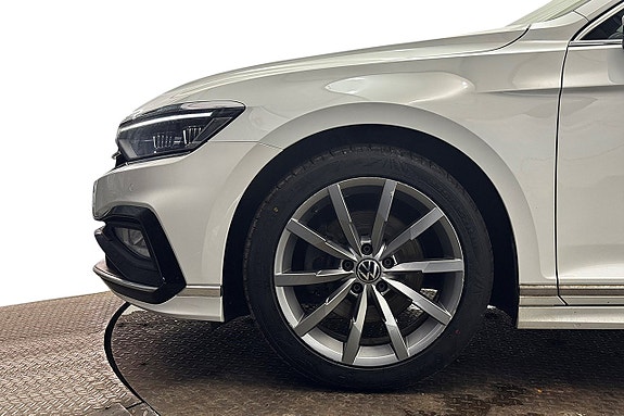 Volkswagen Passat 11 of 30