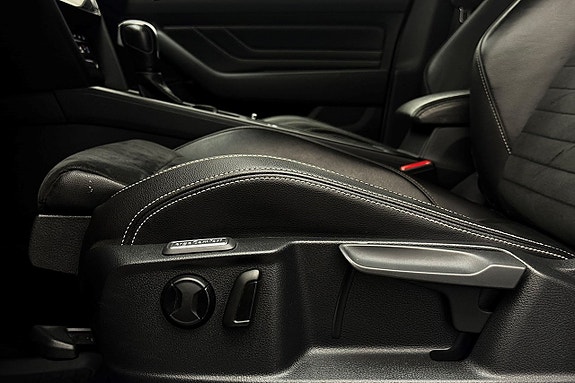 Volkswagen Passat 14 of 30