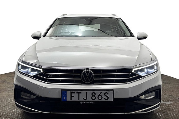 Volkswagen Passat 3 of 30