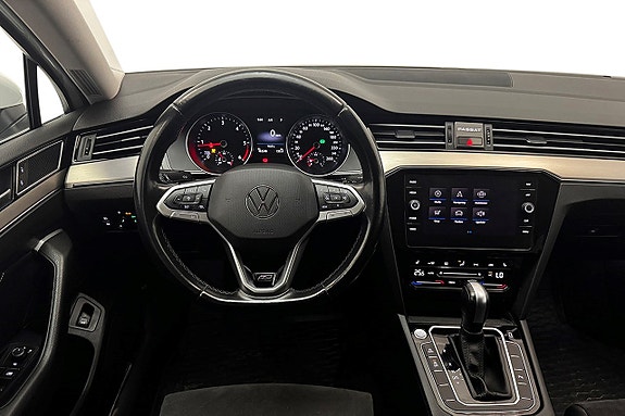 Volkswagen Passat 19 of 30