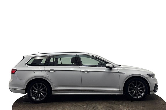 Volkswagen Passat 5 of 30