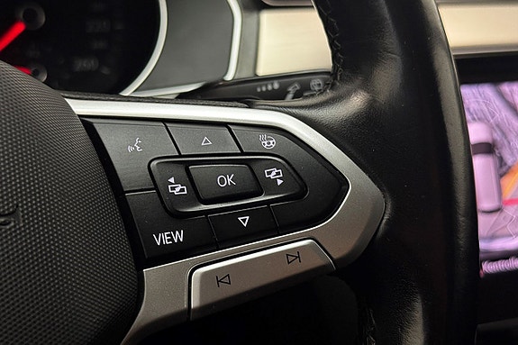Volkswagen Passat 21 of 30