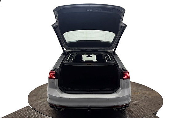 Volkswagen Passat 8 of 30