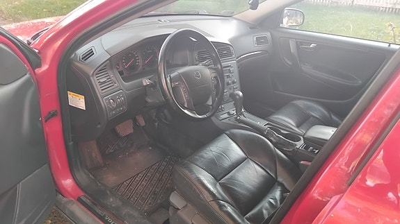 Volvo V70 3 of 8