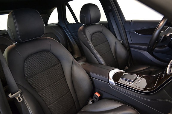 Mercedes-Benz GLC300 e 11 of 27