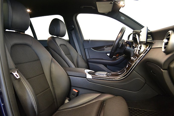 Mercedes-Benz GLC300 e 10 of 27