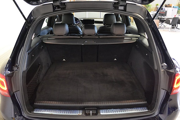 Mercedes-Benz GLC300 e 25 of 27