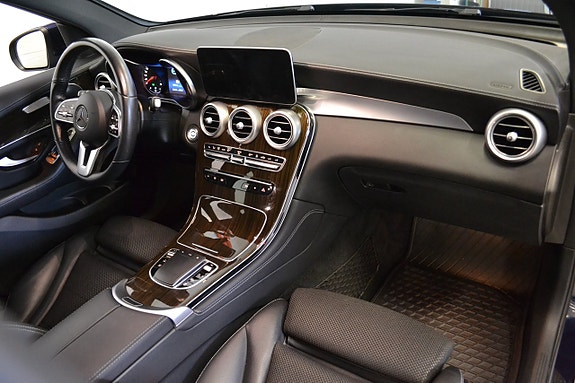 Mercedes-Benz GLC300 e 9 of 27