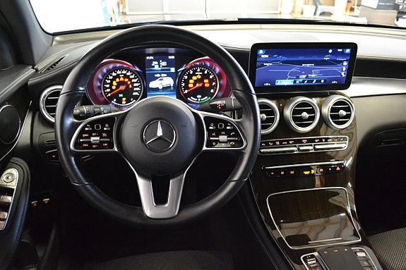 Mercedes-Benz GLC300 e 15 of 27