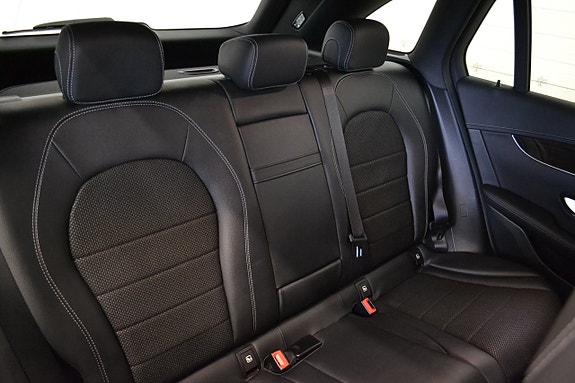 Mercedes-Benz GLC300 e 13 of 27