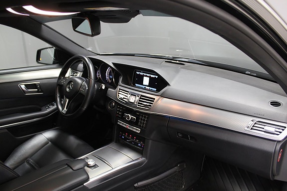 Mercedes-Benz E300 13 of 15