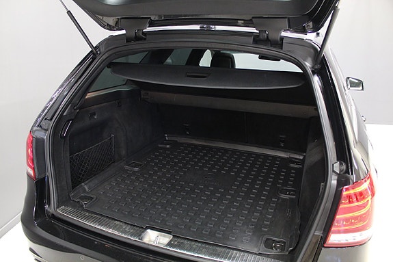 Mercedes-Benz E300 15 of 15