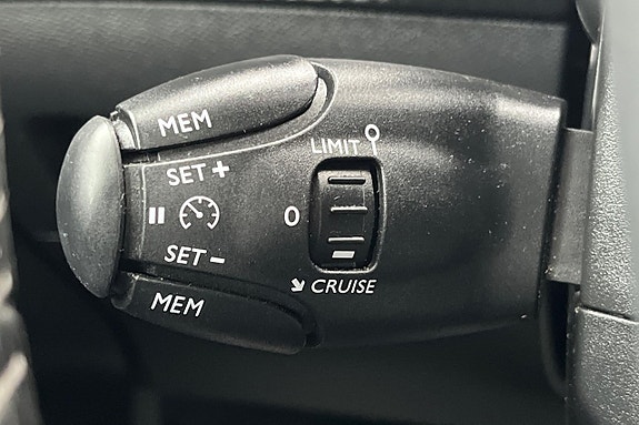 Peugeot 208 15 of 30