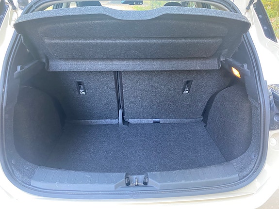 Nissan Micra 6 of 13