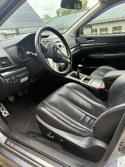Subaru Legacy 6 of 8