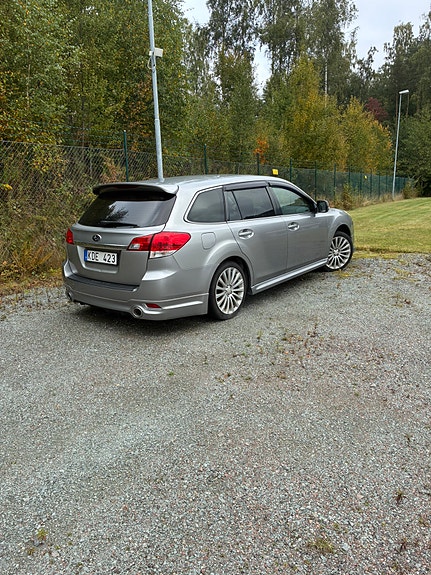 Subaru Legacy 4 of 8