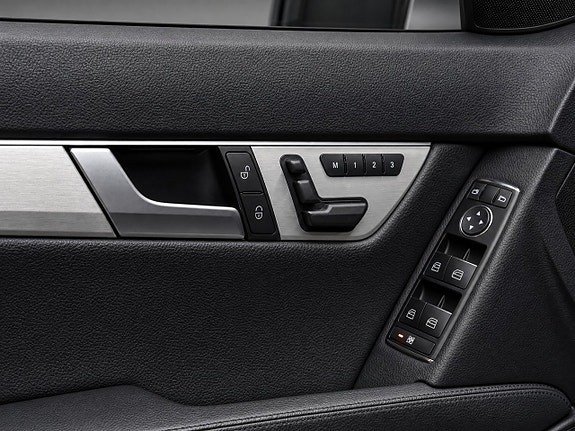 Mercedes-Benz C350 7 of 22