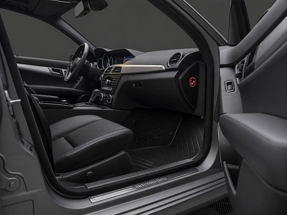 Mercedes-Benz C350 17 of 22