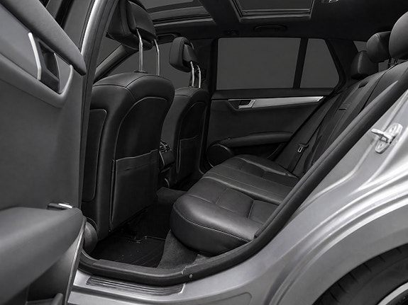 Mercedes-Benz C350 19 of 22