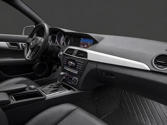 Mercedes-Benz C350 18 of 22