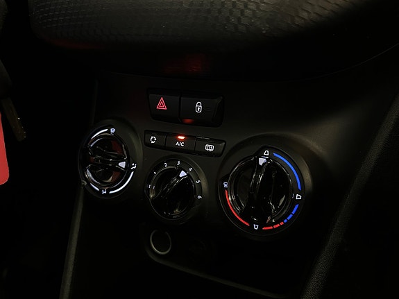 Peugeot 2008 25 of 28