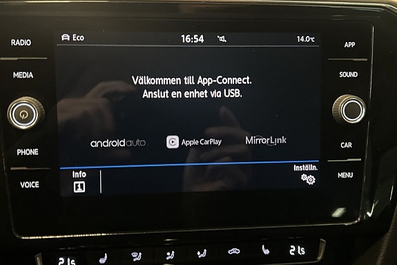 Volkswagen Passat 17 of 28