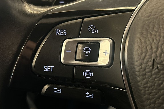 Volkswagen Passat 18 of 28