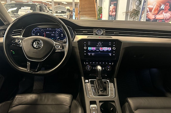 Volkswagen Passat 13 of 28