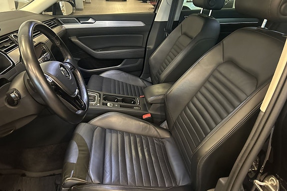 Volkswagen Passat 11 of 28