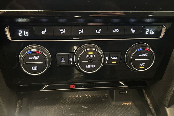 Volkswagen Passat 21 of 28
