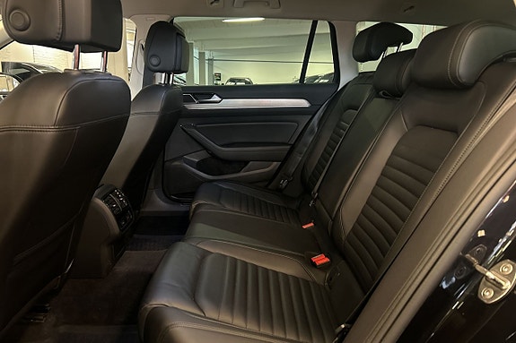 Volkswagen Passat 12 of 28