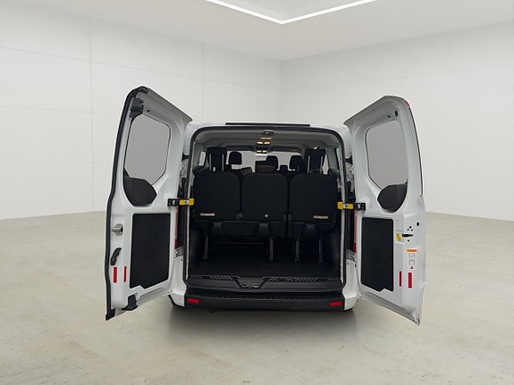 Ford Transit Custom 11 of 30