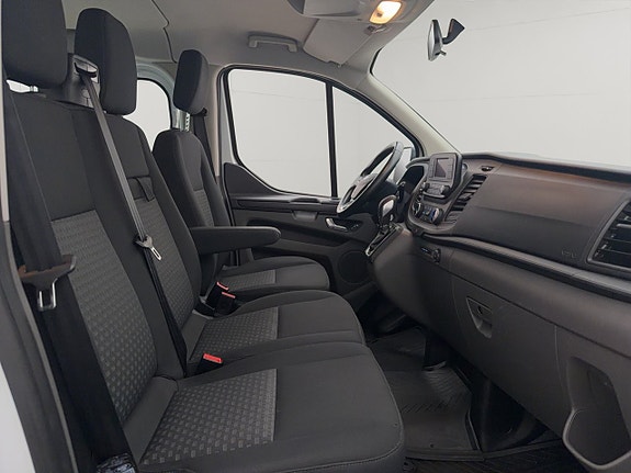 Ford Transit Custom 25 of 30