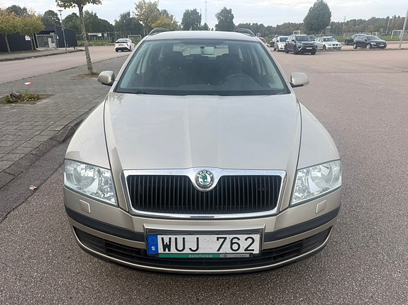 Skoda Octavia 2 of 13