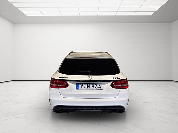 Mercedes-Benz C63 4 of 16