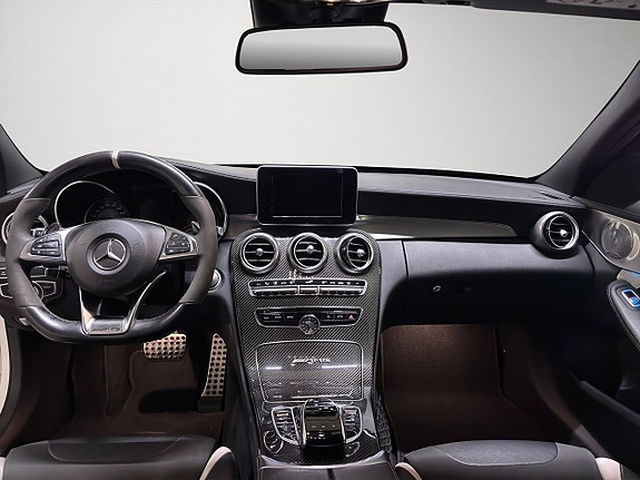 Mercedes-Benz C63 12 of 16