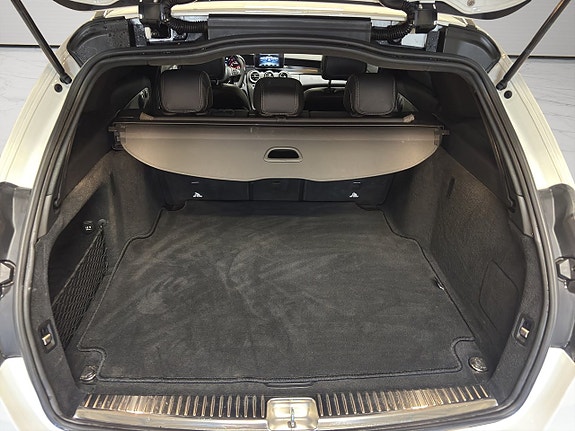 Mercedes-Benz C63 16 of 16