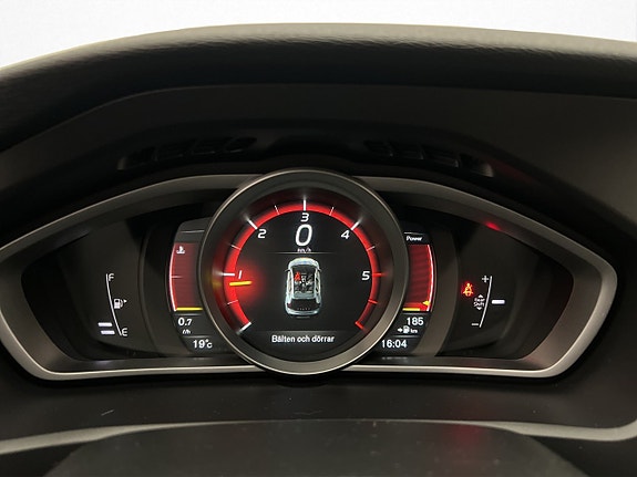 Volvo V40 Cross Country 14 of 27