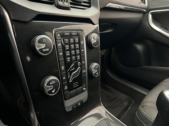 Volvo V40 Cross Country 19 of 27