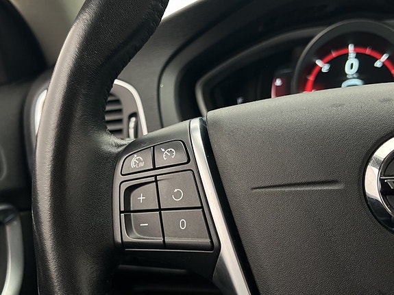 Volvo V40 Cross Country 13 of 27