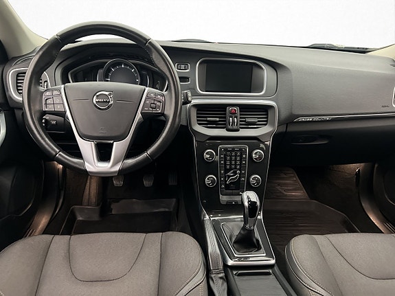 Volvo V40 Cross Country 12 of 27