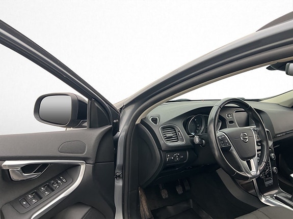 Volvo V40 Cross Country 10 of 27