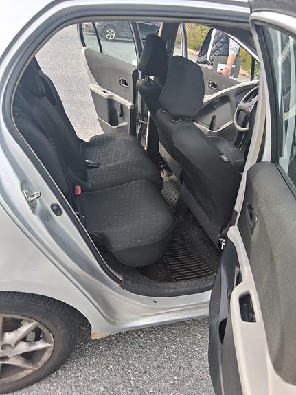 Toyota Yaris 5 of 5