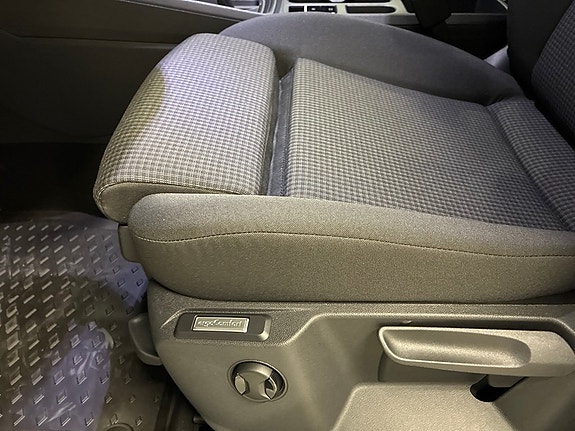 Volkswagen Caddy Maxi 19 of 30