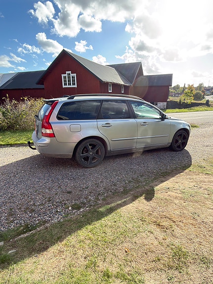 Volvo V50 2 of 10