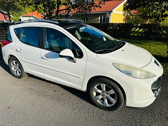 Peugeot 207 SW 4 of 8